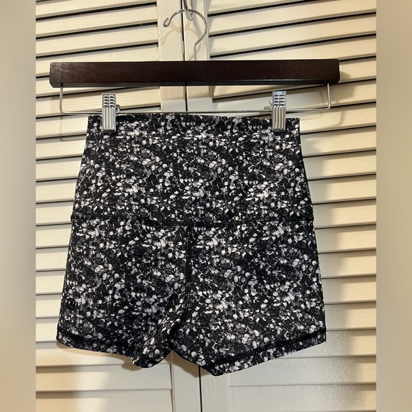 Lululemon Shine Athletic Shorts 2" Roll Down Shimmy Shimmer Black White Sequin - Picture 7 of 7